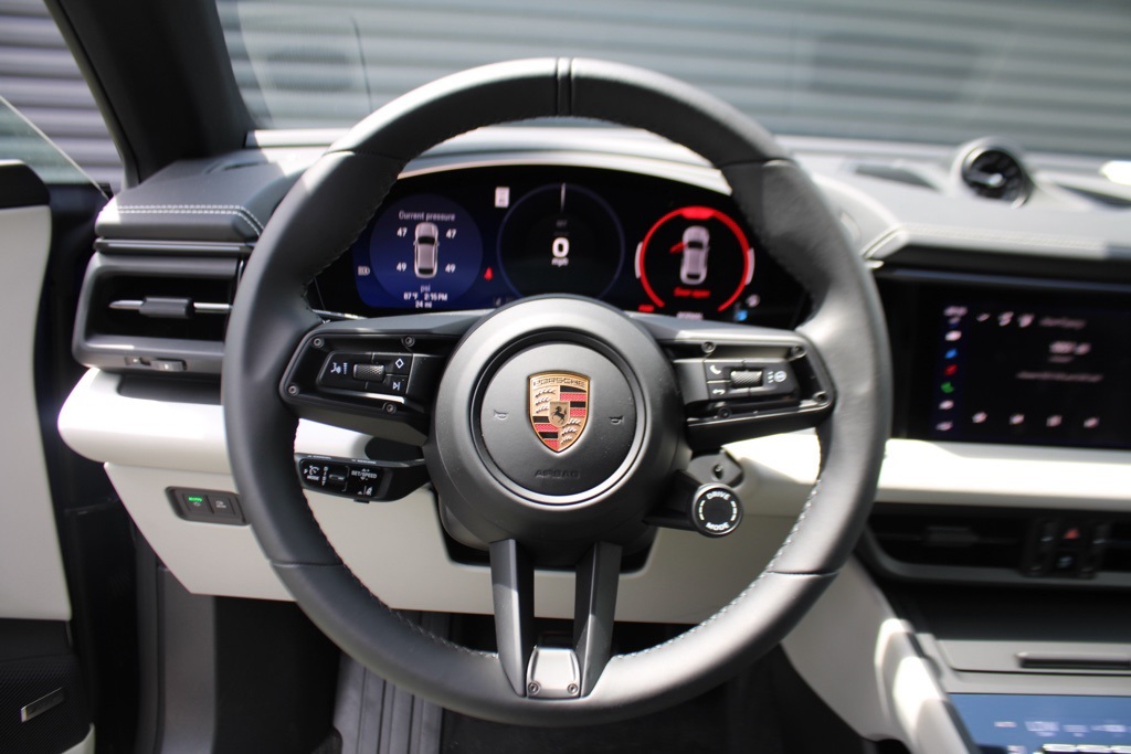 2025 Porsche Macan Electric photo 21