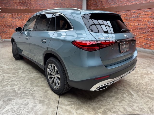 2025 Mercedes Benz GLC 300 4MATIC photo 3