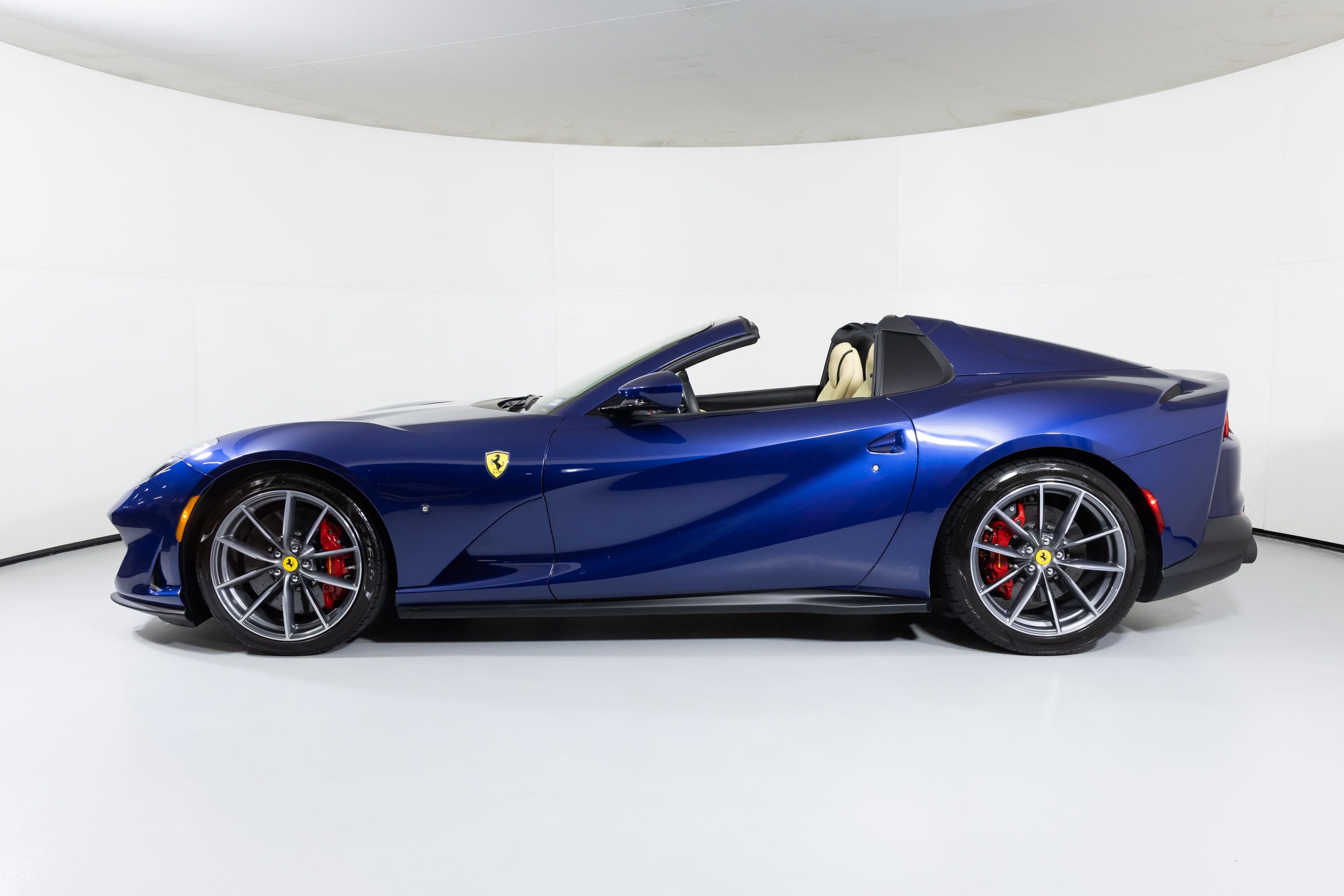 2021 Ferrari 812 GTS photo 3