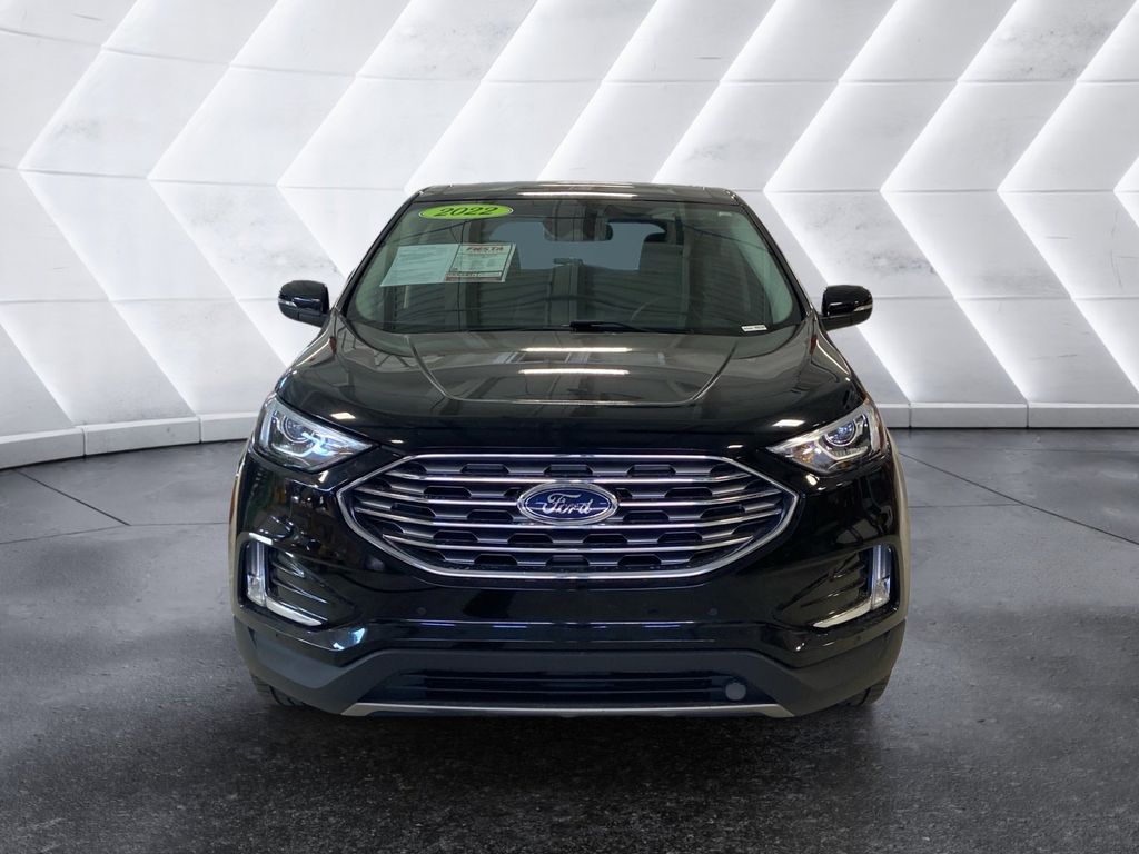 2022 Ford Edge Titanium photo 2