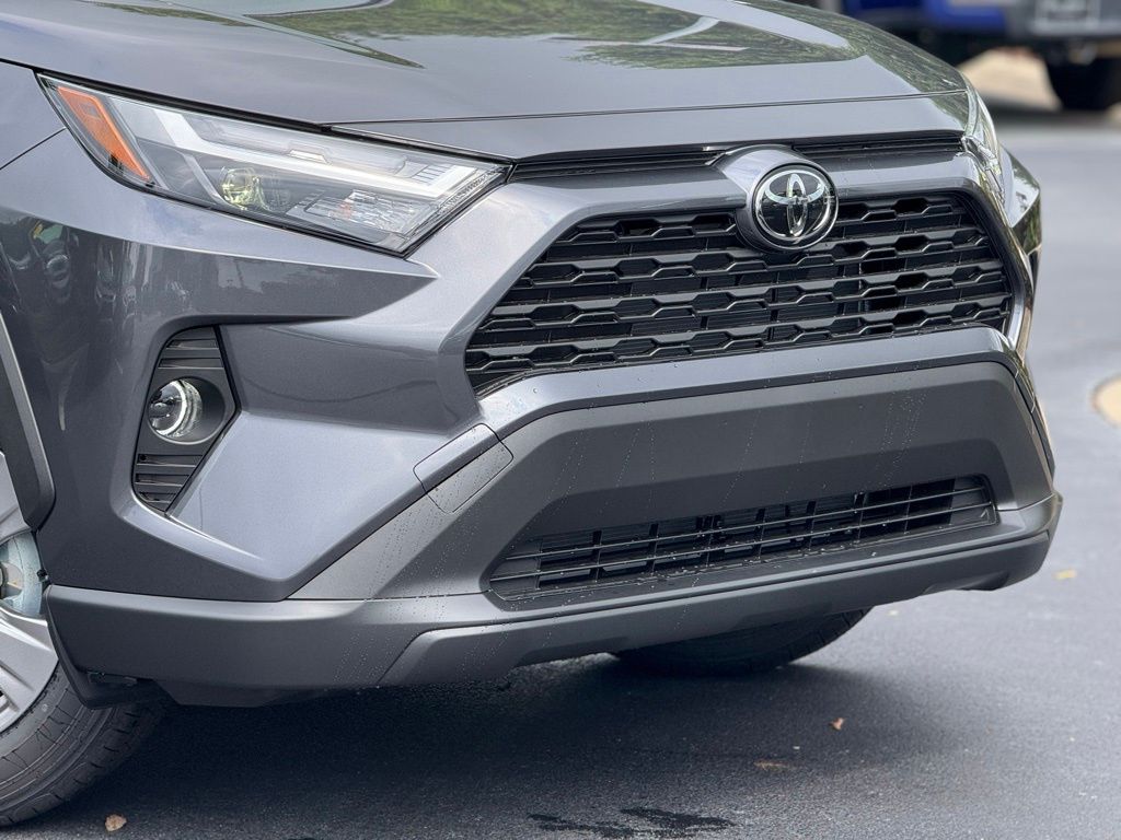 2025 Toyota RAV4 Hybrid LE photo 4