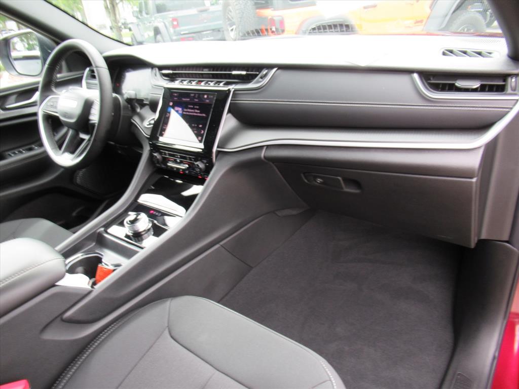 2025 Jeep Grand Cherokee Laredo X photo 9
