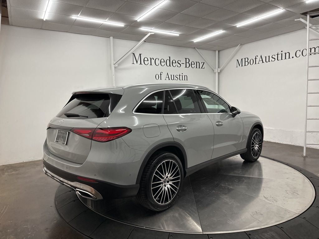 2026 Mercedes Benz GLC 300 photo 4