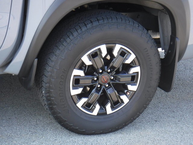2023 Nissan Frontier PRO-4X photo 3