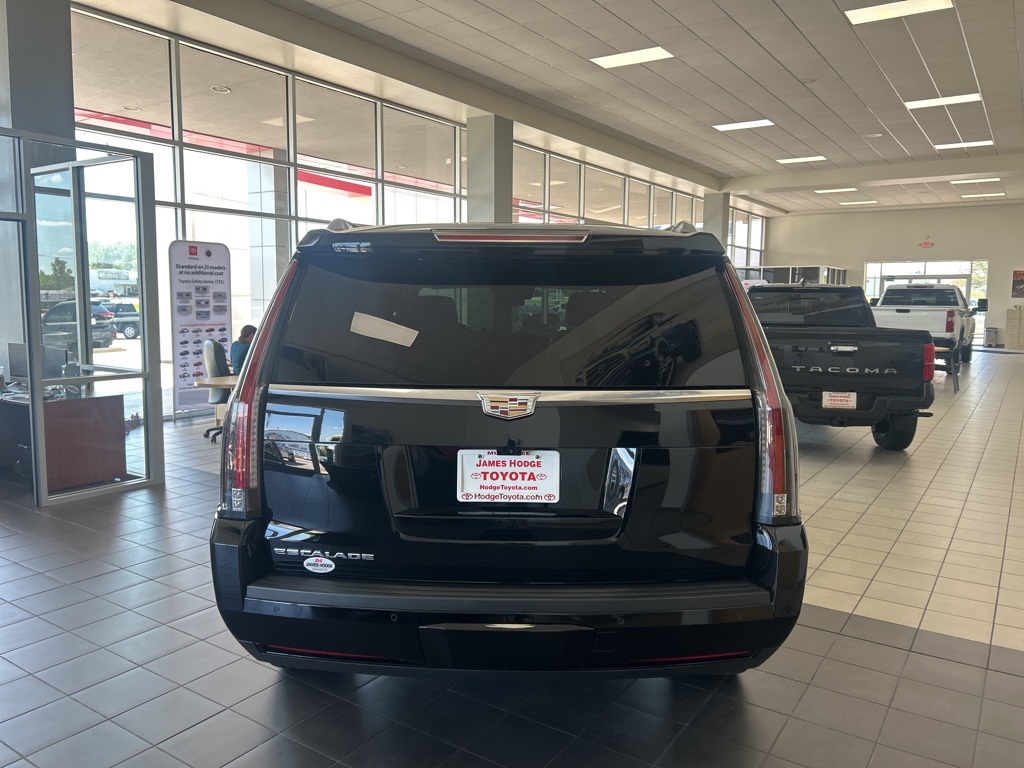 2020 Cadillac Escalade Premium Luxury photo 3