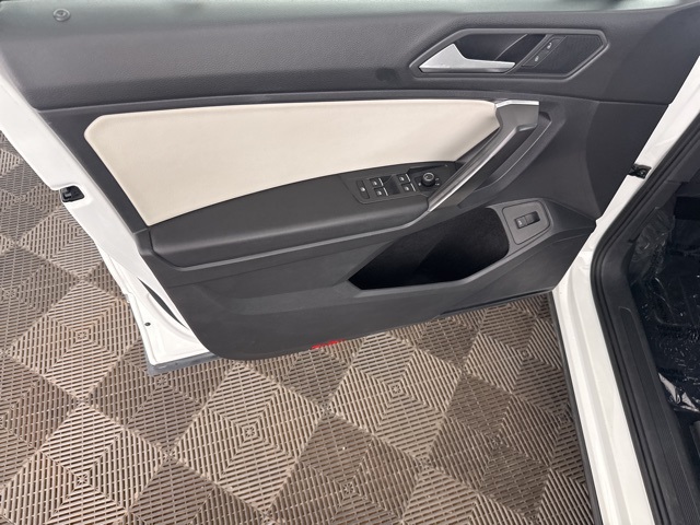 2021 Volkswagen Tiguan SEL photo 17