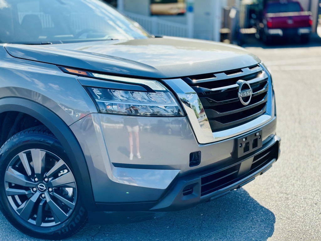 2022 Nissan Pathfinder SV photo 4