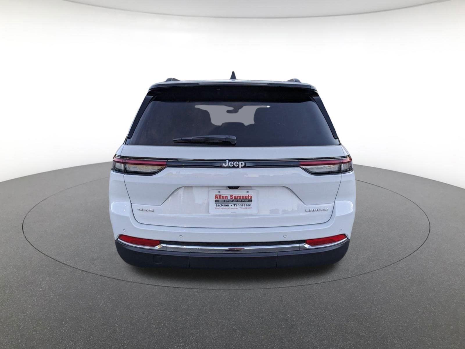 2025 Jeep Grand Cherokee photo 4