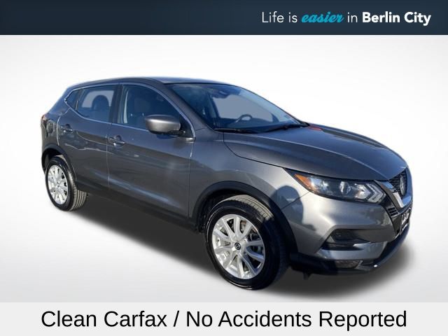 2022 Nissan Rogue Sport S's photo