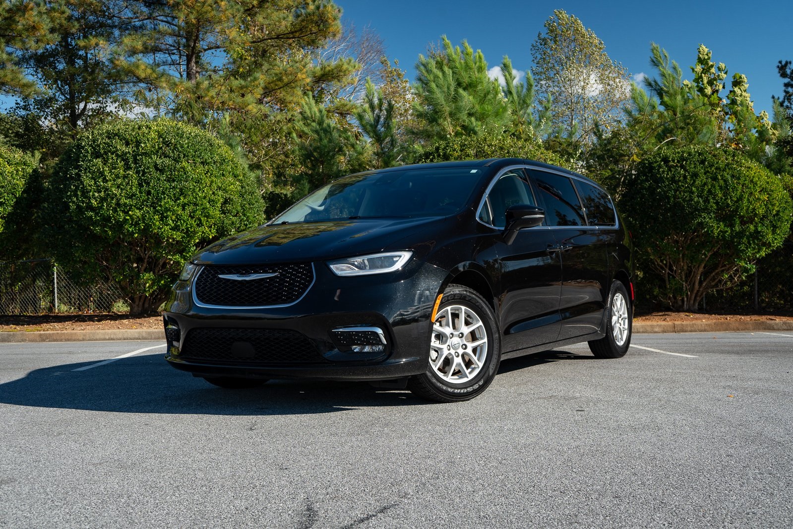 2024 Chrysler Pacifica Touring L's photo