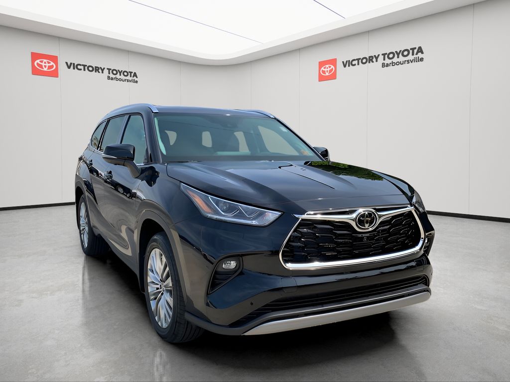 2025 Toyota Highlander Platinum's photo