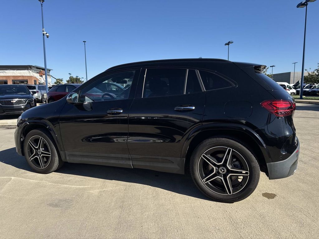 2024 Mercedes Benz GLA 250 4MATIC photo 2