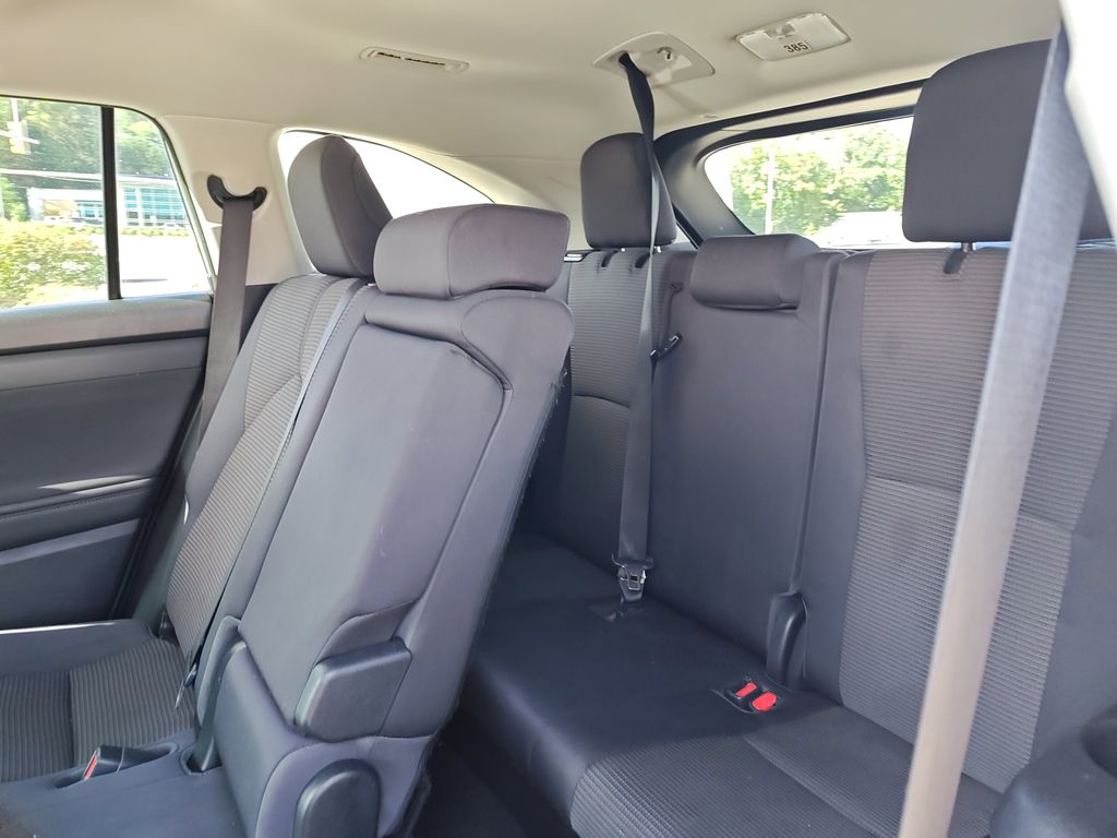 2023 Toyota Highlander LE photo 30