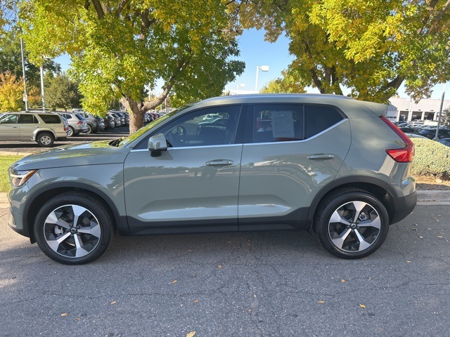 2025 Volvo XC40 Plus photo 3