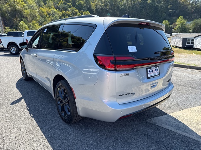 2026 Chrysler Pacifica Limited photo 4