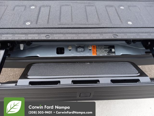 New 2025 Glacier Gray Metallic Tri-Coat Ford Lariat image 32