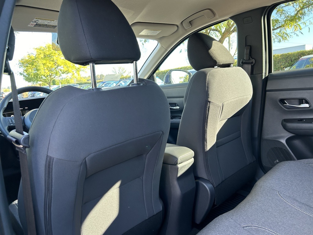 2025 Nissan Kicks SV photo 22