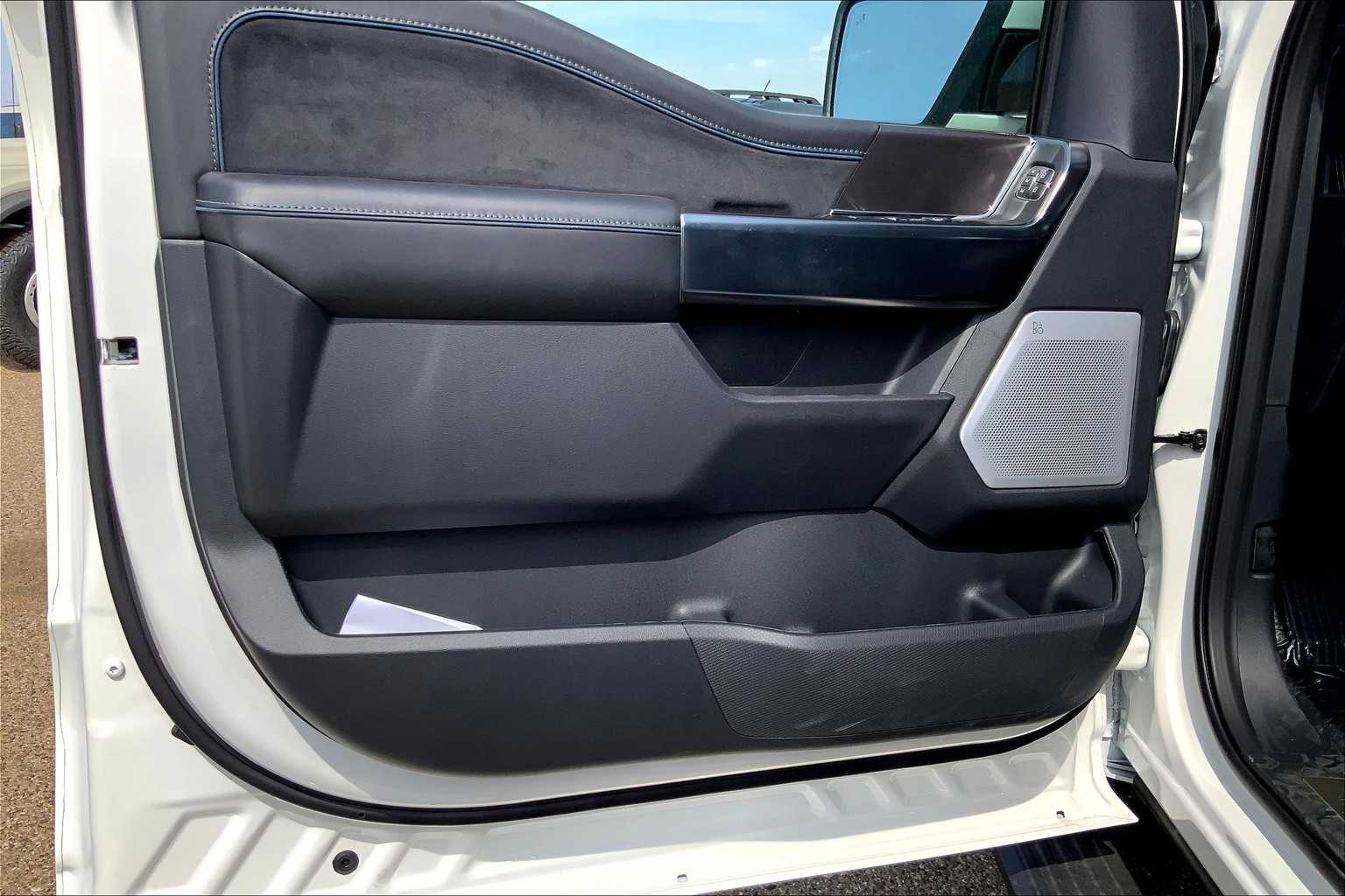 2025 Ford F-150 Platinum photo 10