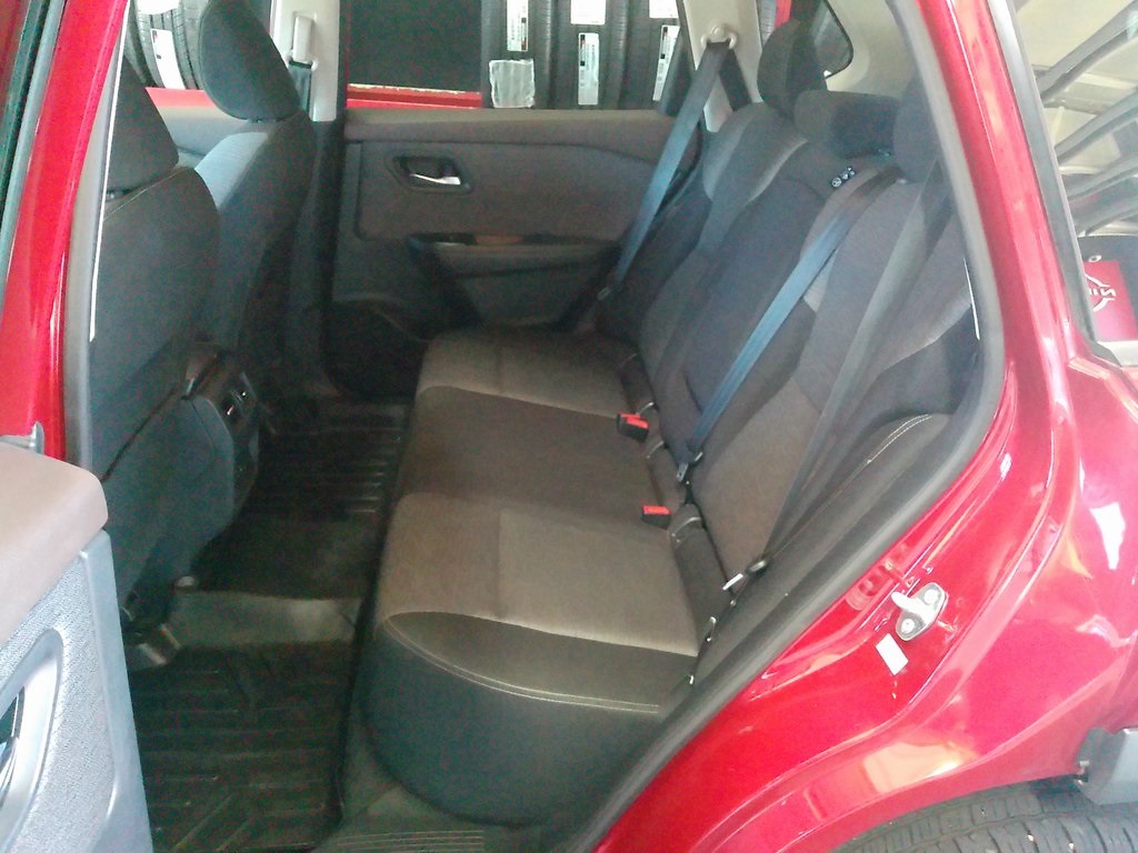 2021 Nissan Rogue SV photo 17
