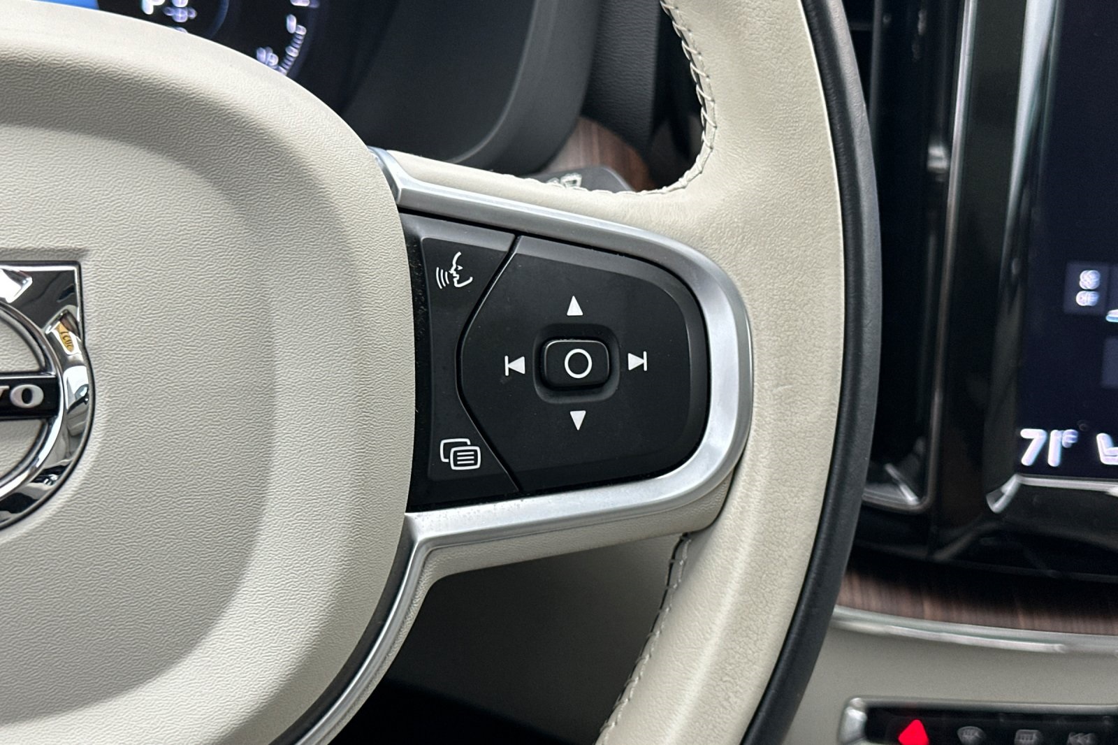 2021 Volvo XC60 Recharge Hybrid T8 Inscription Expression photo 26