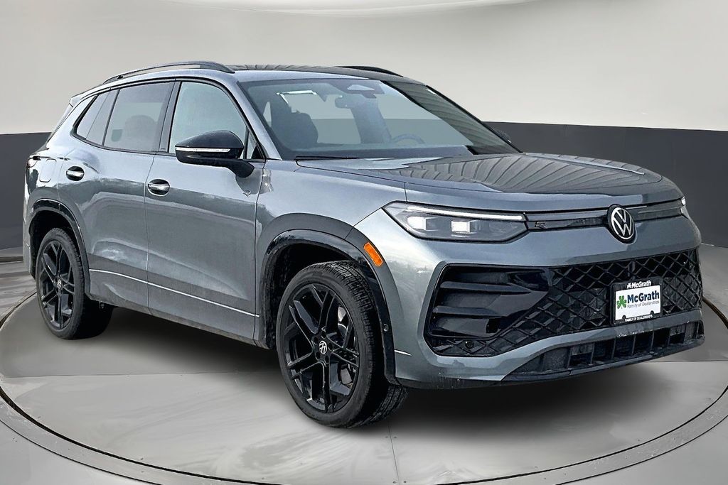 2026 Volkswagen Tiguan SE R-LINE BLACK's photo