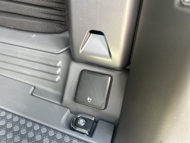 2023 Land Rover Defender 110 photo 17