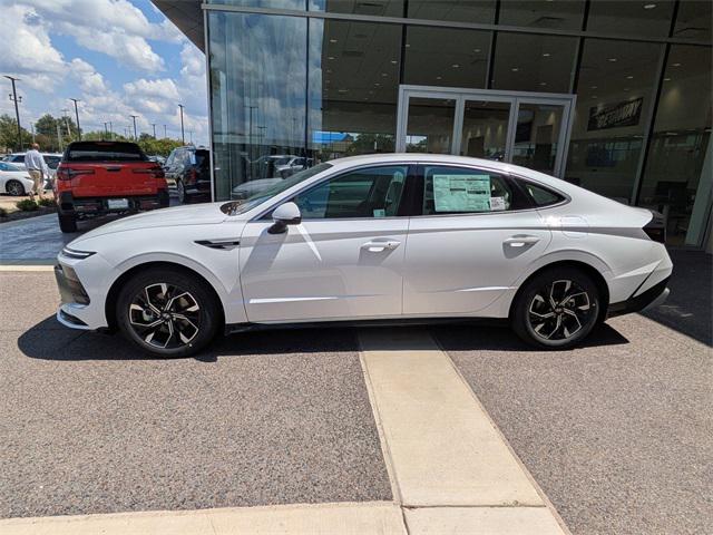 2025 Hyundai Sonata SEL photo 2