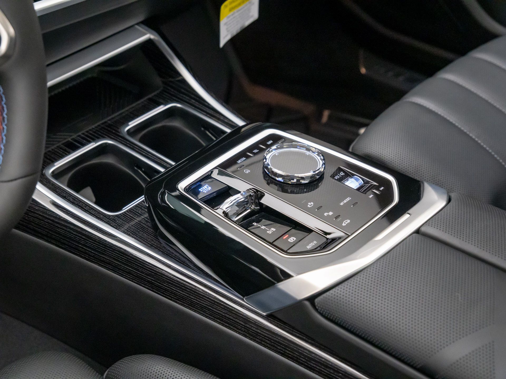 New 2025 Black Sapphire Metallic BMW M70 image 12