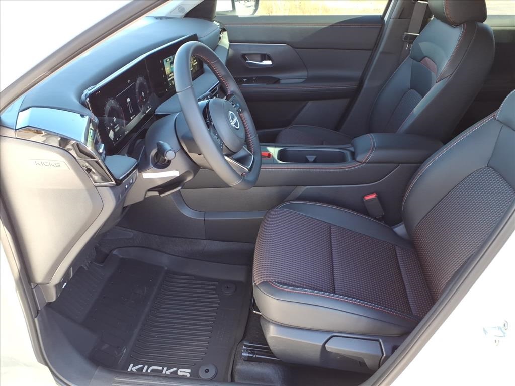 2025 Nissan Kicks SR photo 4