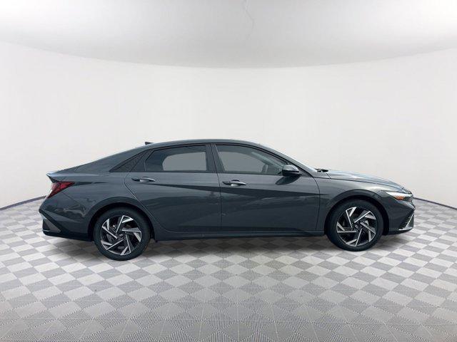 2025 Hyundai Elantra SEL Sport photo 4