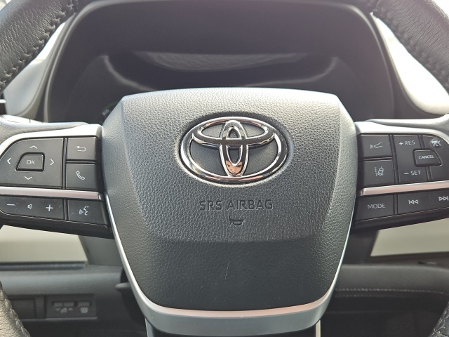 2023 Toyota Sienna XLE photo 40