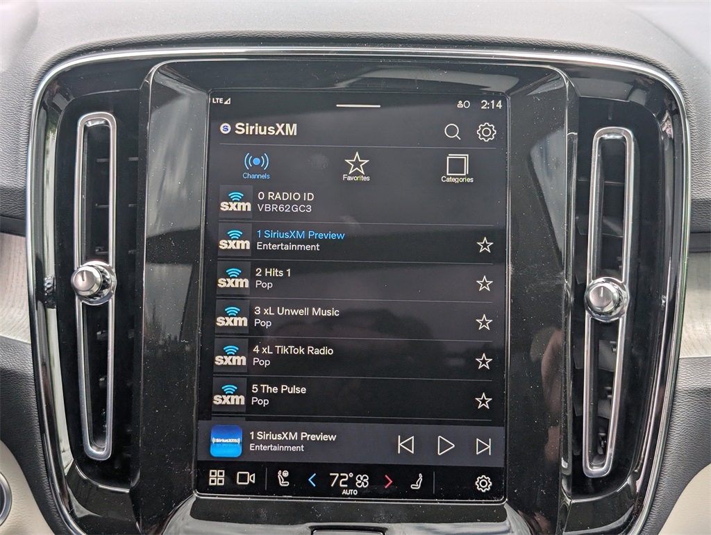 2025 Volvo XC40 photo 20