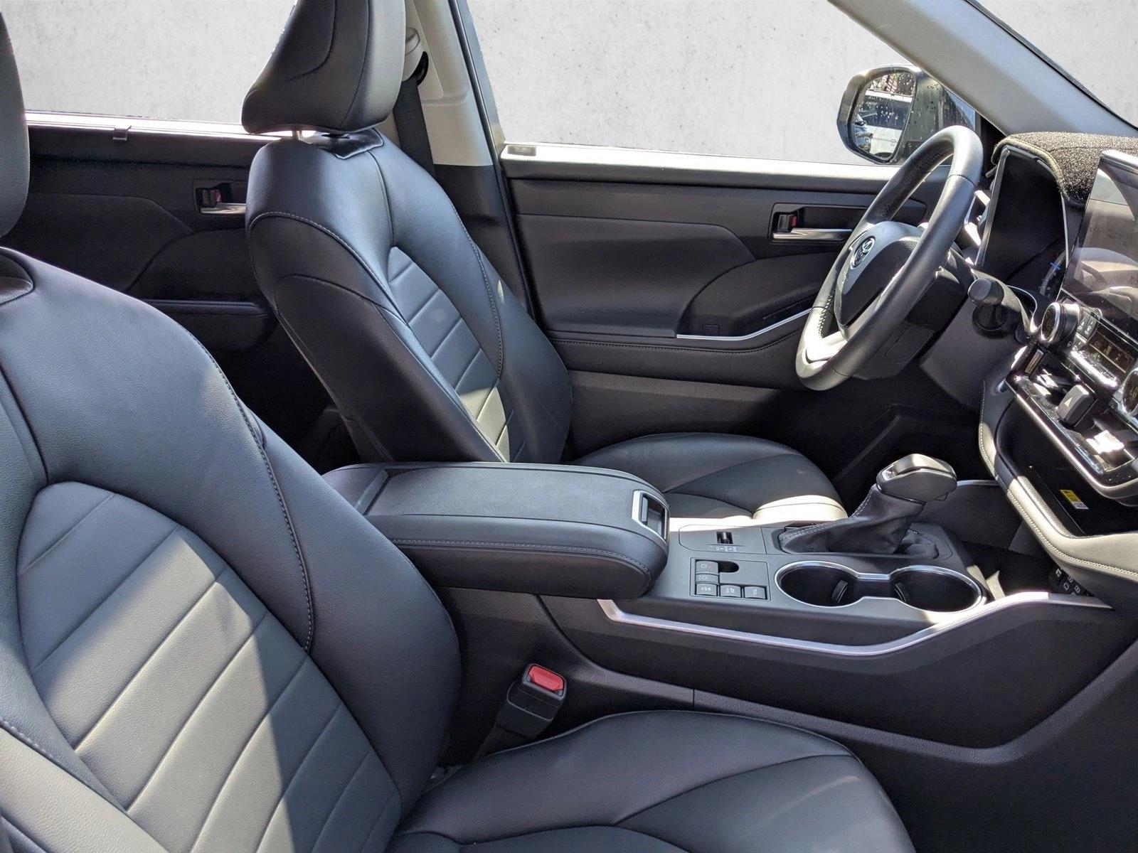 2024 Toyota Highlander Hybrid XLE photo 18