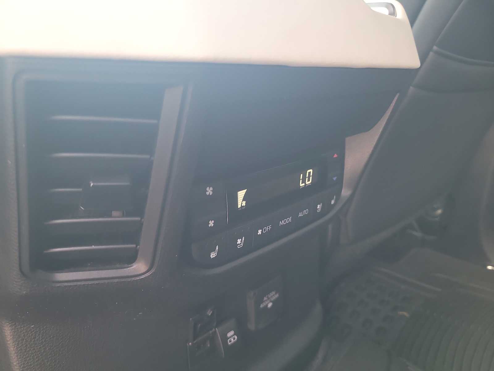 2024 Toyota Sequoia Capstone photo 24