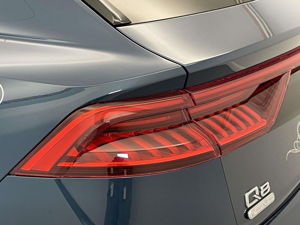 2020 Audi Q8 55 Prestige photo 15