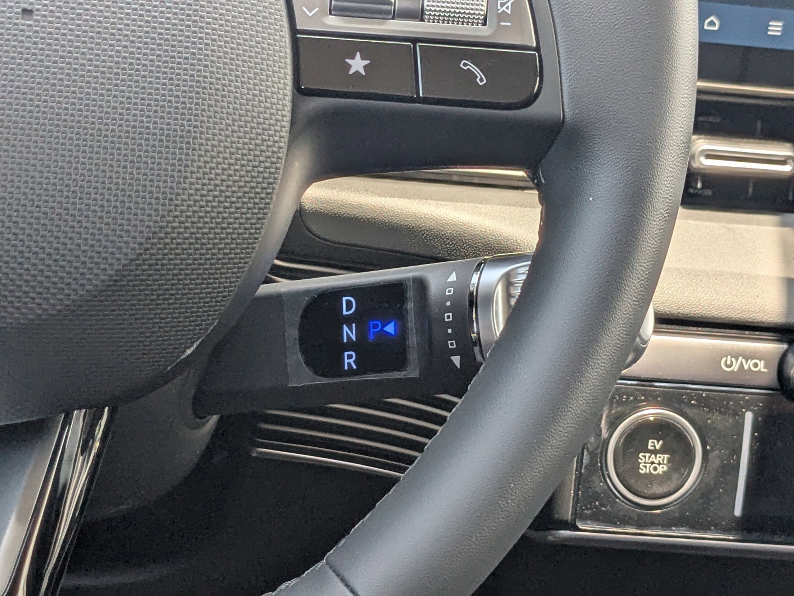 2025 Hyundai Ioniq 5 SE photo 12