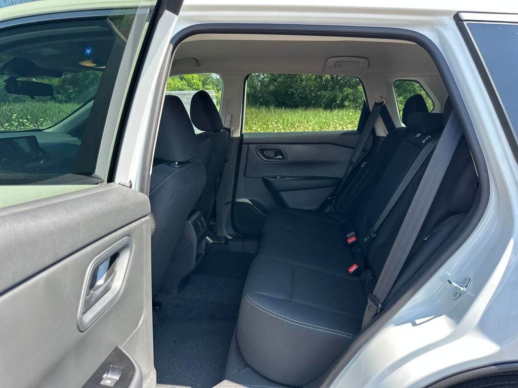 2026 Nissan Rogue S photo 13