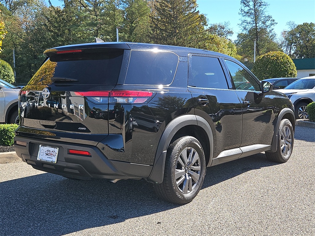 2024 Nissan Pathfinder S photo 4