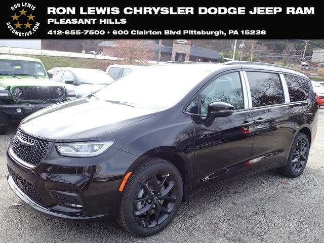 2026 Chrysler Pacifica Select's photo