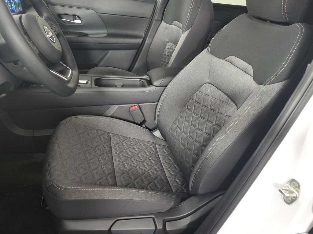 2026 Nissan Kicks SV photo 9