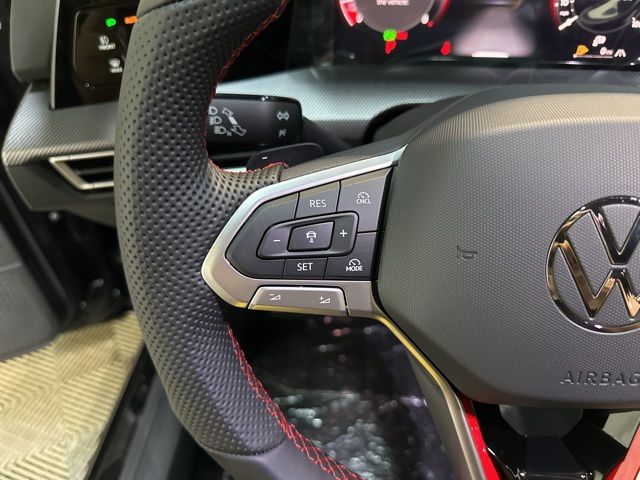 2025 Volkswagen Golf GTI SE photo 16