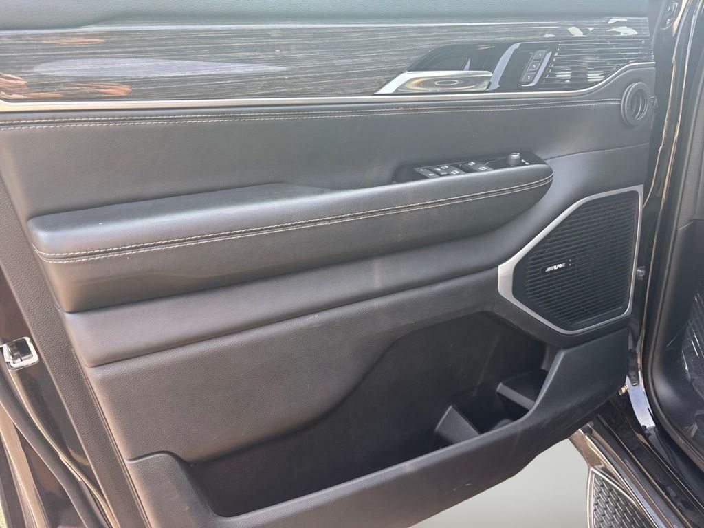 2022 Jeep Wagoneer Series III photo 10