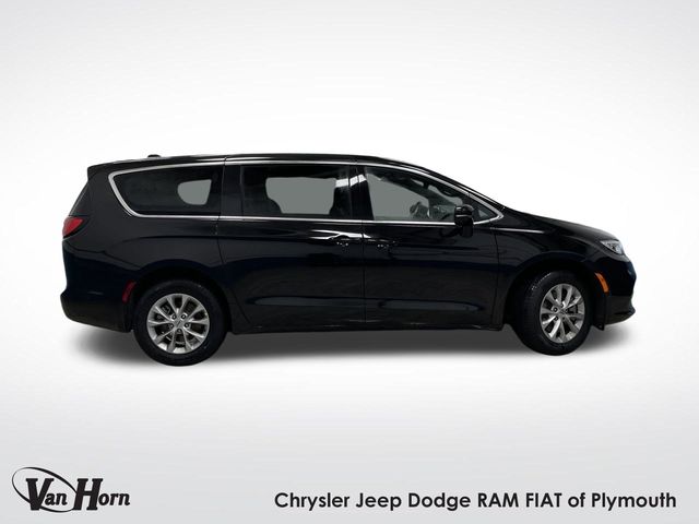 2025 Chrysler Pacifica photo 2