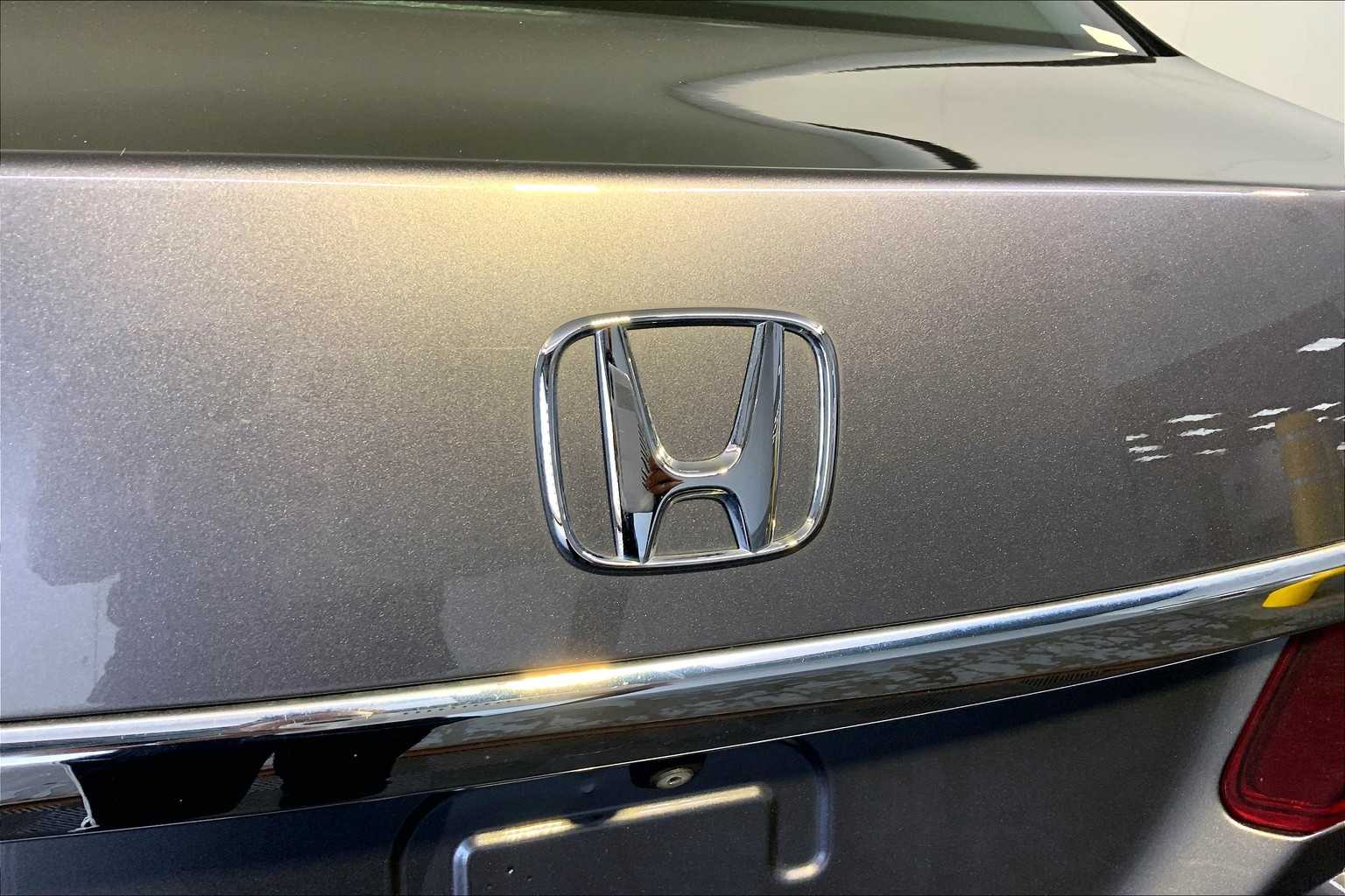 2016 Honda Accord LX photo 31