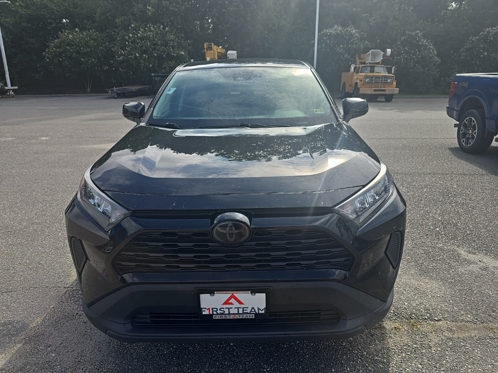 2022 Toyota RAV4 LE photo 2