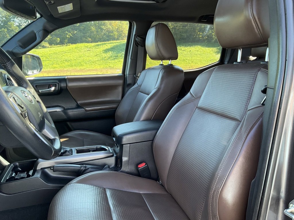 2016 Toyota Tacoma Limited photo 12