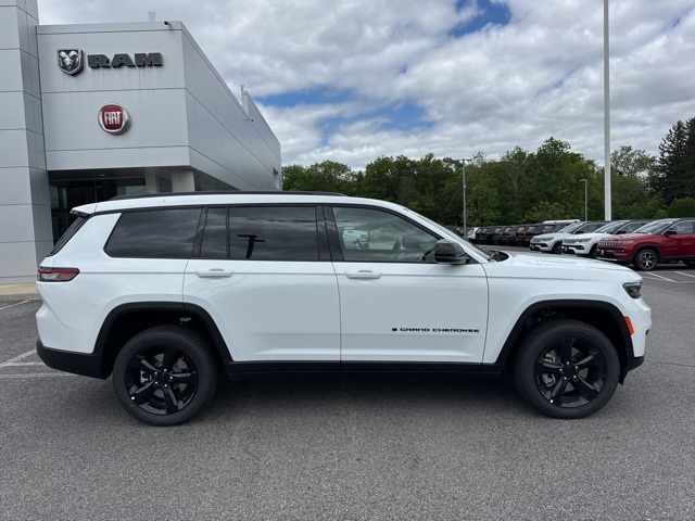 2025 Jeep Grand Cherokee Altitude X photo 2