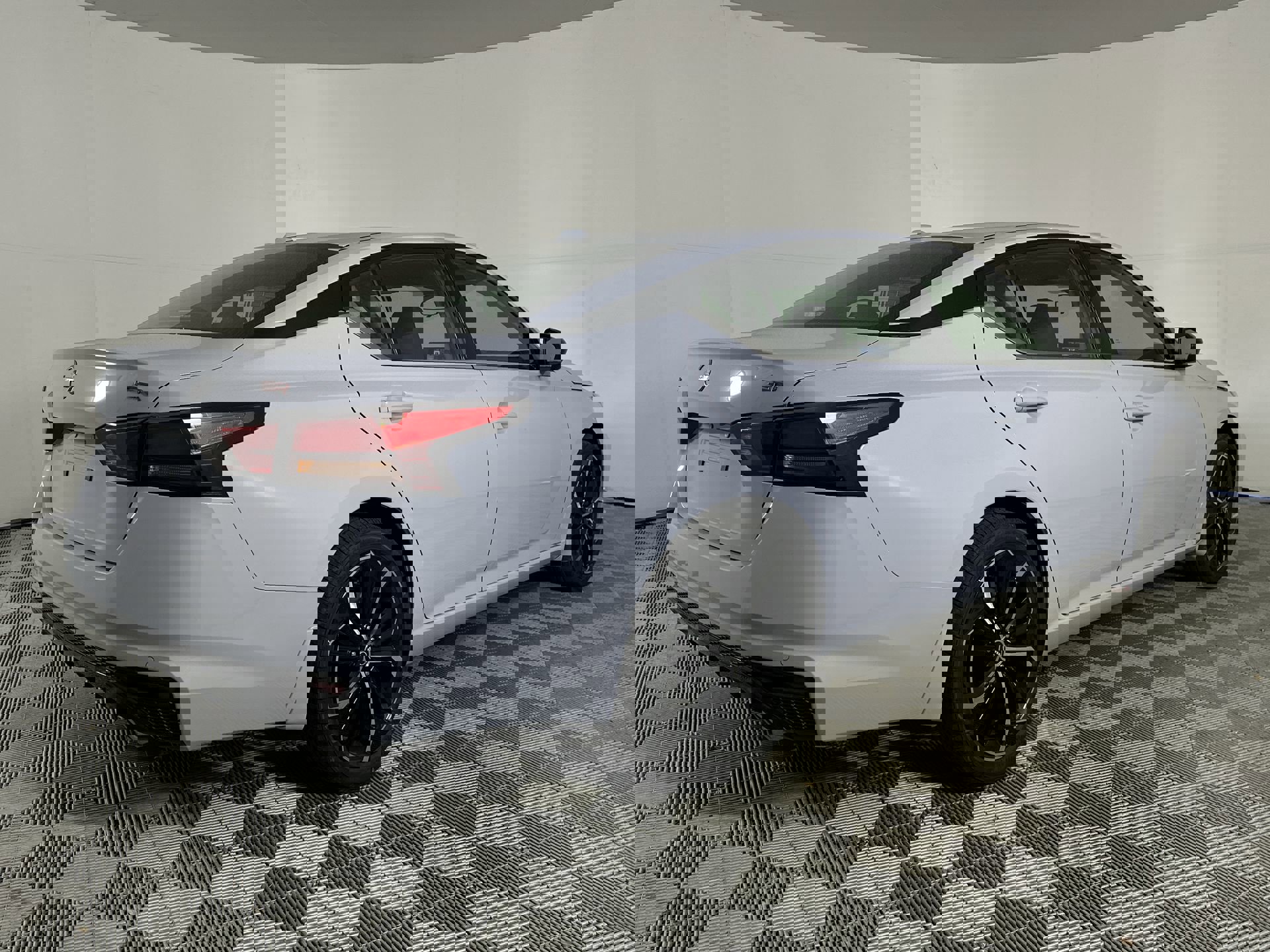 2025 Nissan Altima SR photo 8