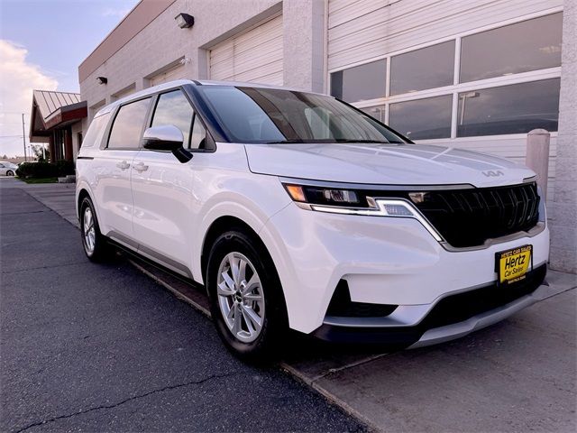 2024 Kia Carnival LX photo 2