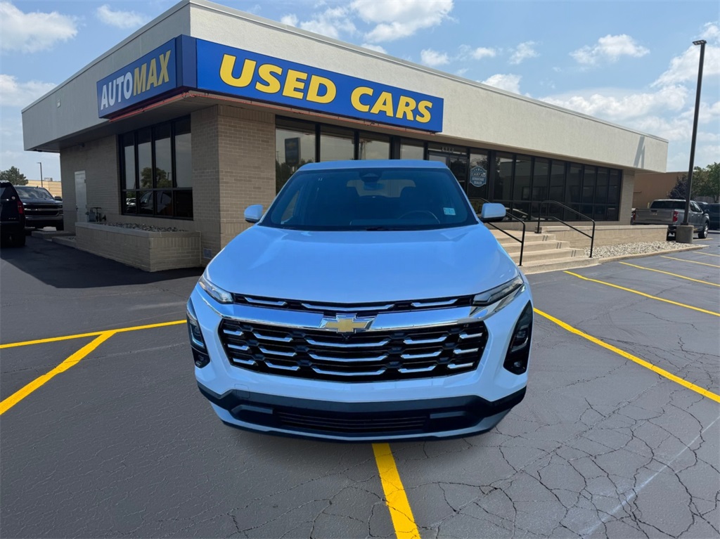 2025 Chevrolet Equinox LT photo 2